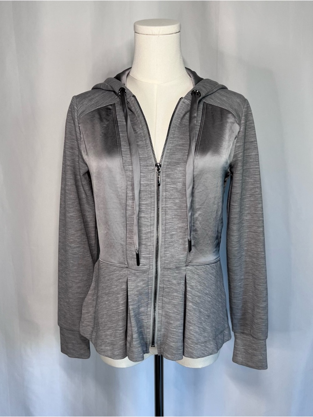 WHITE HOUSE BLACK MARKET WKND SILVER COAT WITH HOOD